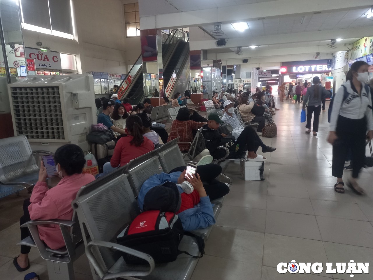 tinh hinh ban ve dien tu tai cac ben xe o tp hcm gio ra sao hinh 2