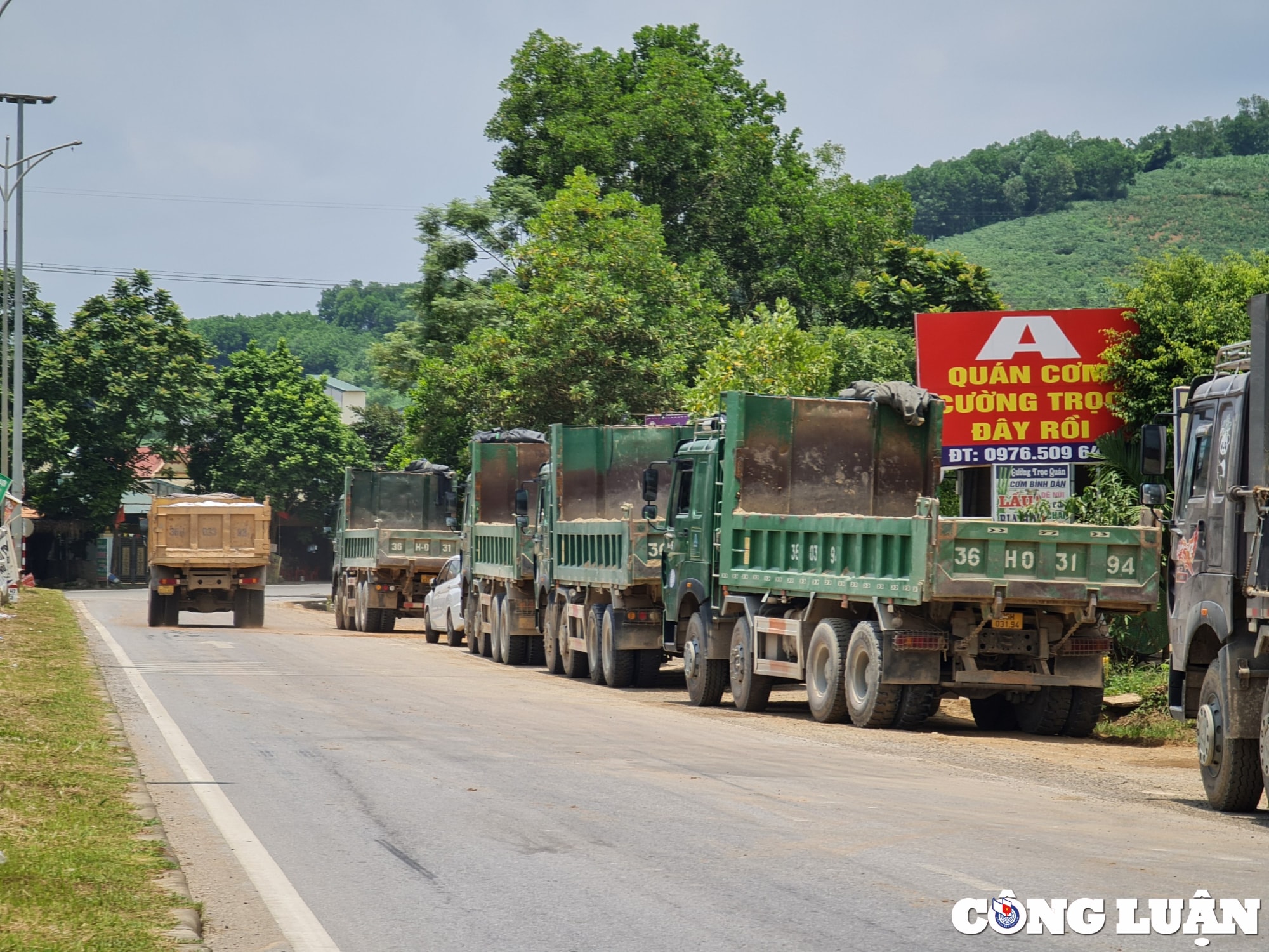 xe tai cat thung ve nguyen ban tu tin luu thong tren duong hinh 1