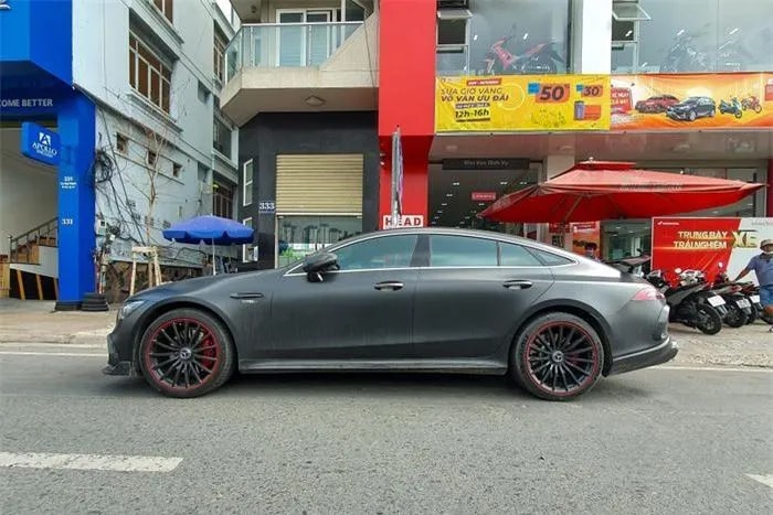 mercedes amg gt 53 brabus xuat hien tren duong pho viet nam hinh 2
