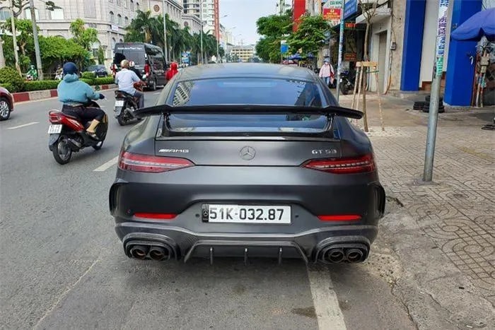 mercedes amg gt 53 brabus xuat hien tren duong pho viet nam hinh 7
