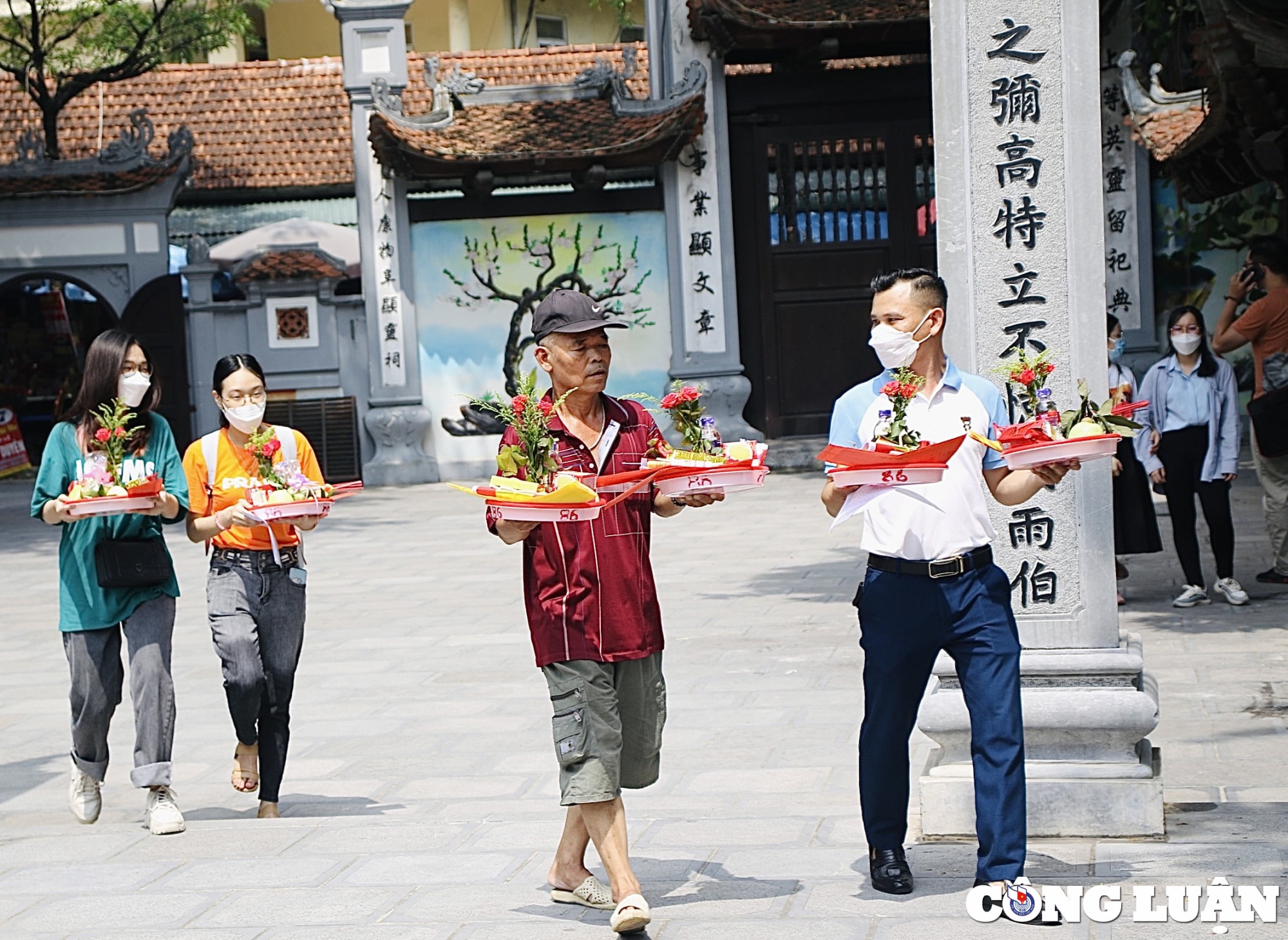 ngoi chua cau duyen noi tieng ha noi tap nap ngay dau thang 7 hinh 12