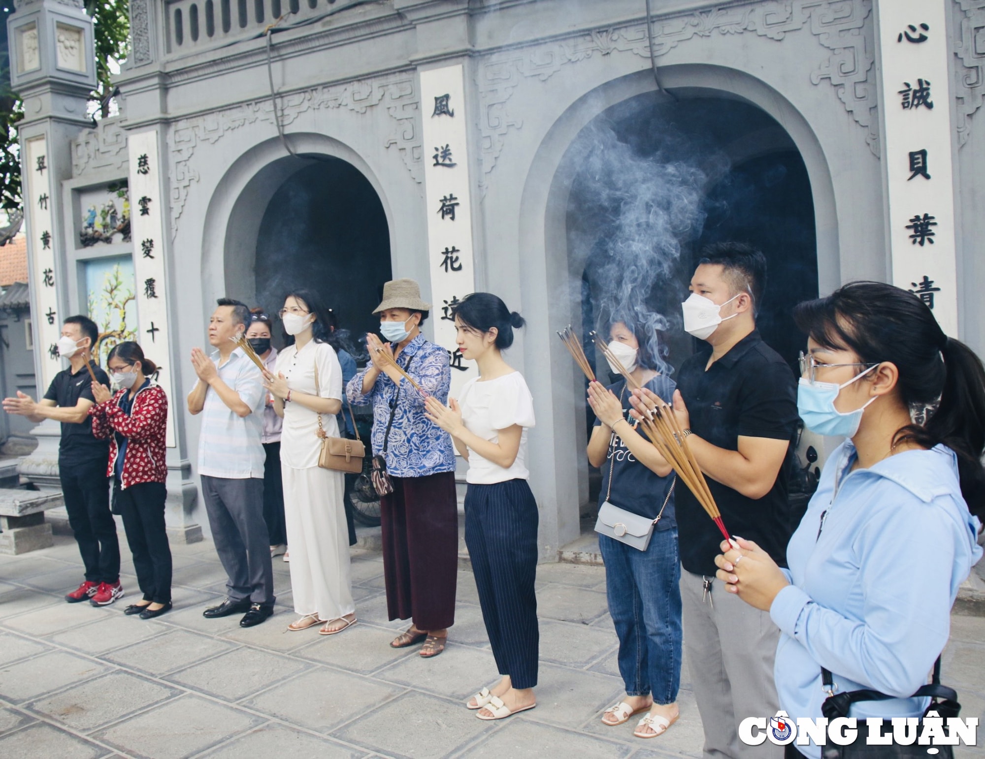 ngoi chua cau duyen noi tieng ha noi tap nap ngay dau thang 7 hinh 18