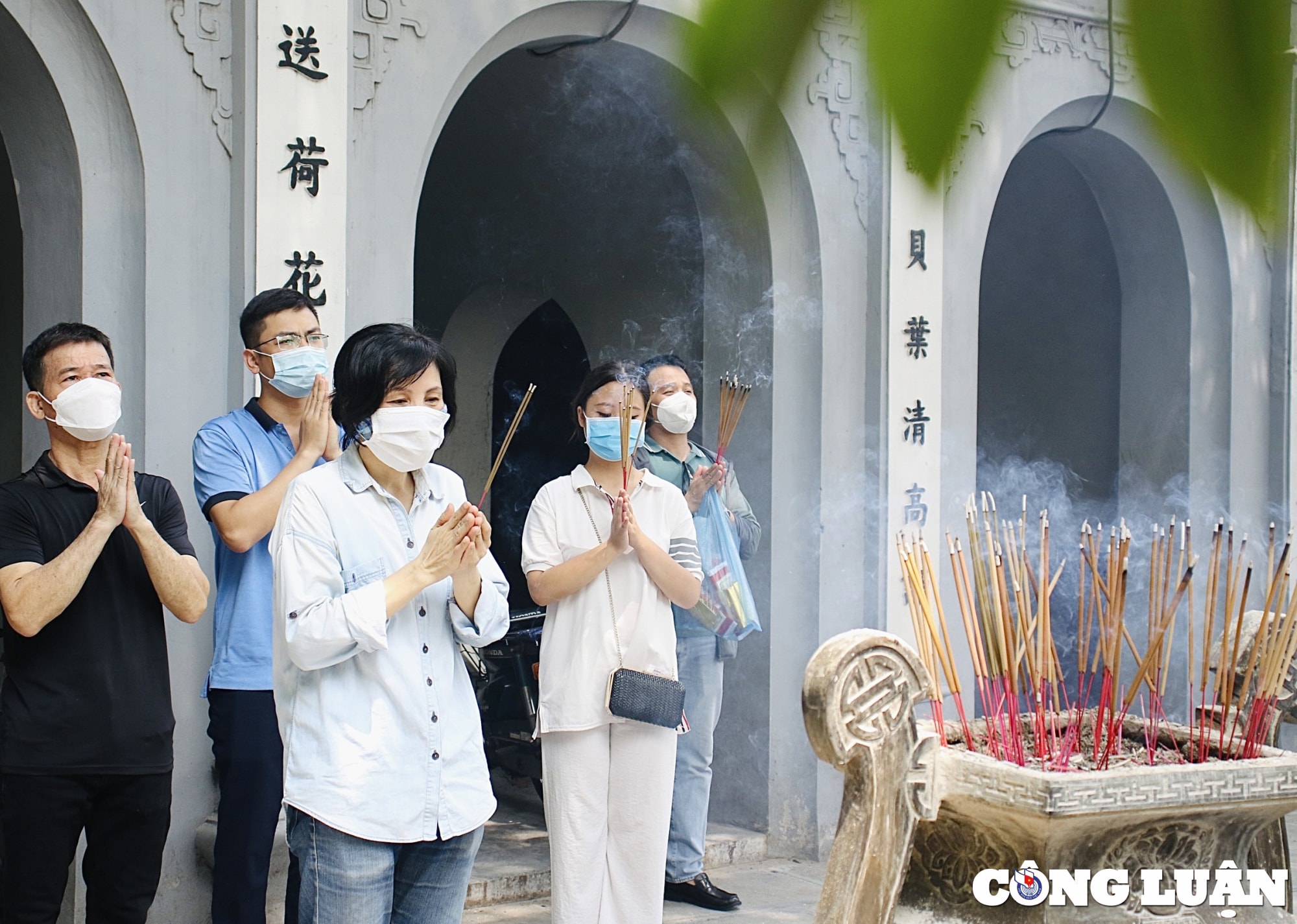 ngoi chua cau duyen noi tieng ha noi tap nap ngay dau thang 7 hinh 17