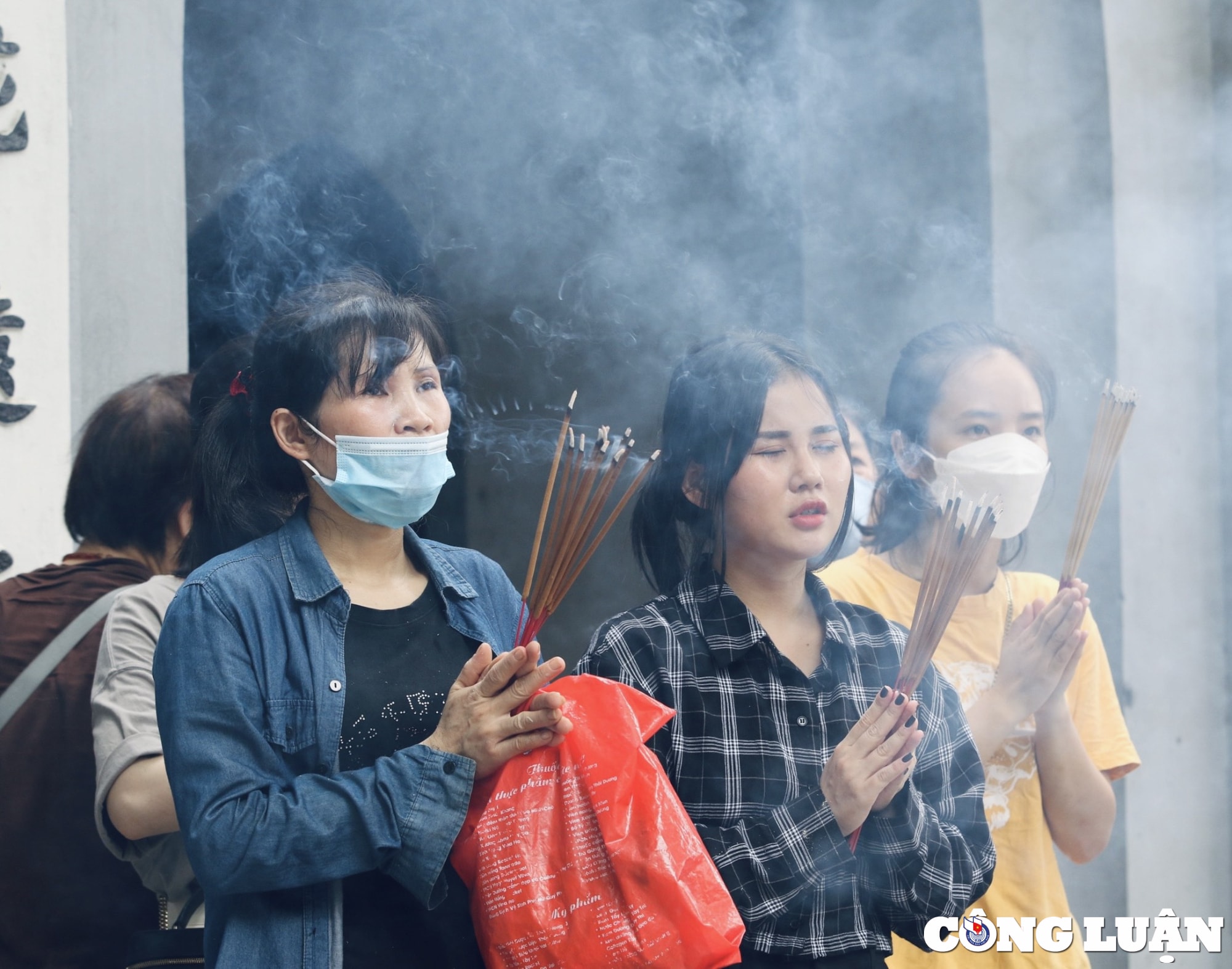 ngoi chua cau duyen noi tieng ha noi tap nap ngay dau thang 7 hinh 15