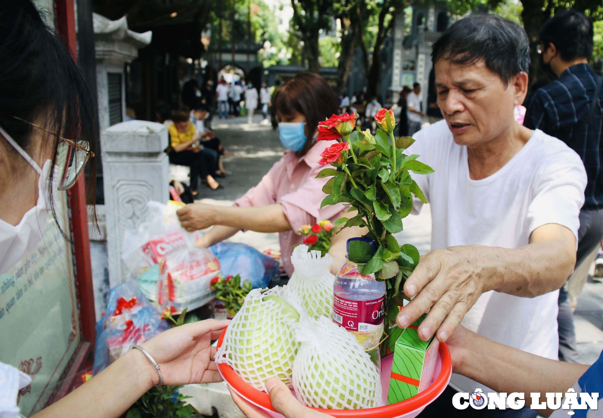 ngoi chua cau duyen noi tieng ha noi tap nap ngay dau thang 7 hinh 5
