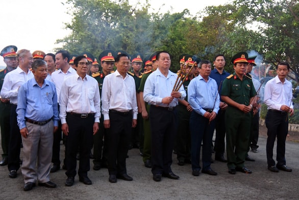 truong ban tuyen giao trung uong nguyen trong nghia tham tang qua gia dinh chinh sach tai dong nai hinh 2