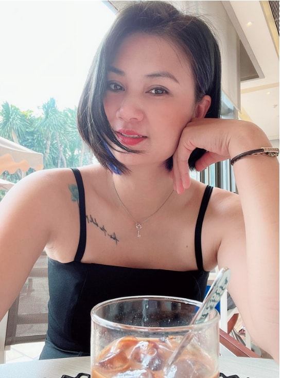 hoa khoi bong chuyen kim hue tha dang sexy ben be boi hinh 3