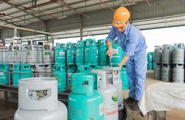 bon lan giam lien tiep gia gas da ha gan 100000 dong hinh 1