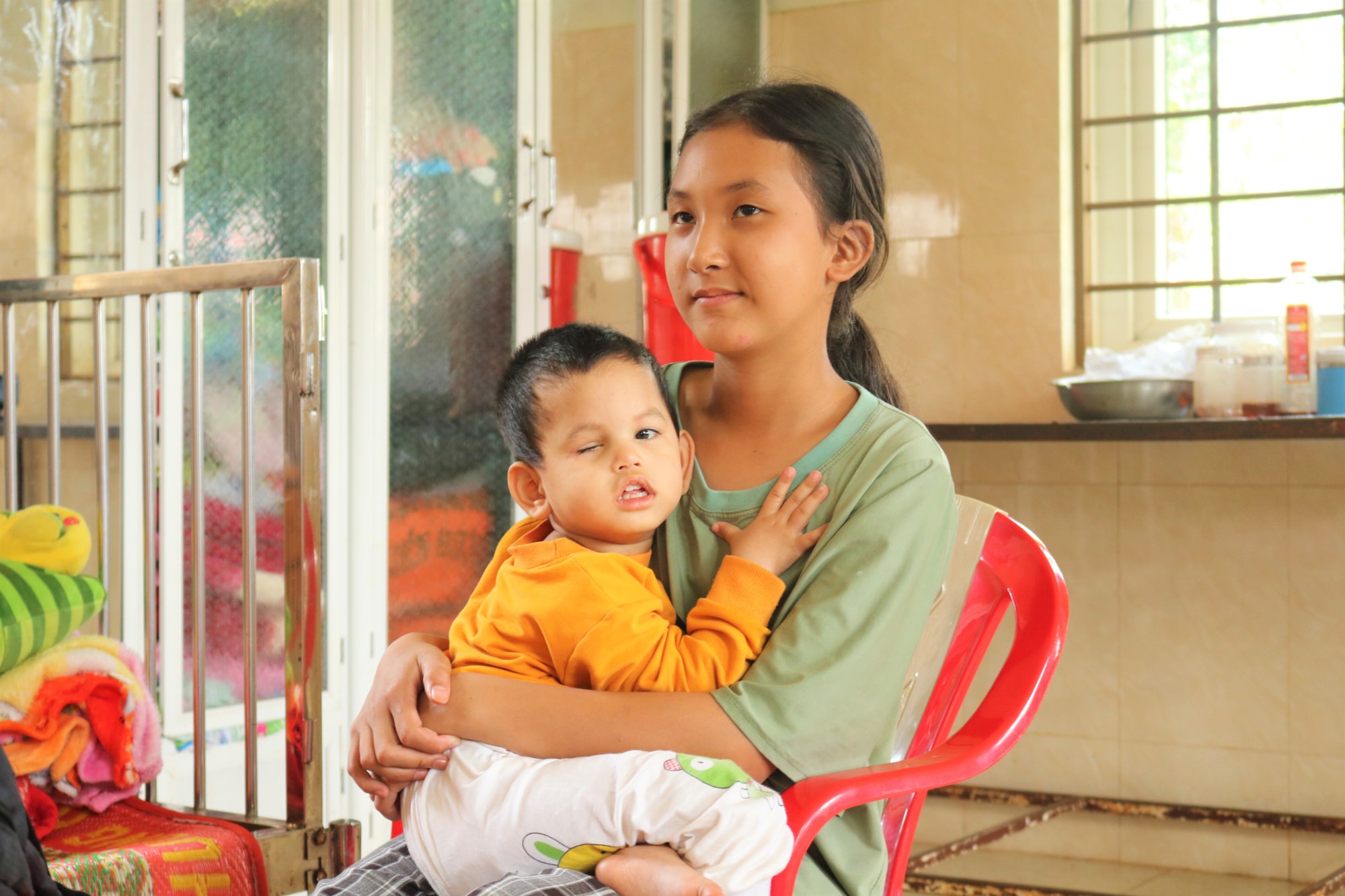 to am dac biet cua nhung dua tre bat hanh hinh 4