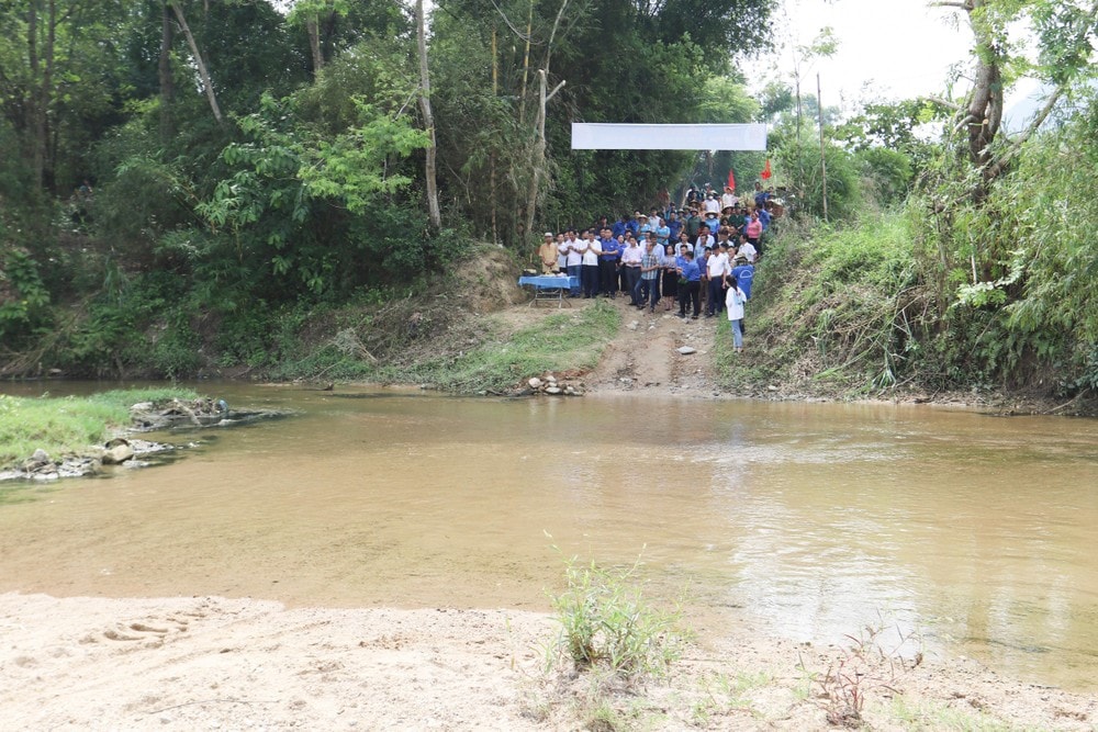 bao tien phong khoi cong 3 cong trinh cau dan sinh cau noi yeu thuong cung em toi truong hinh 1