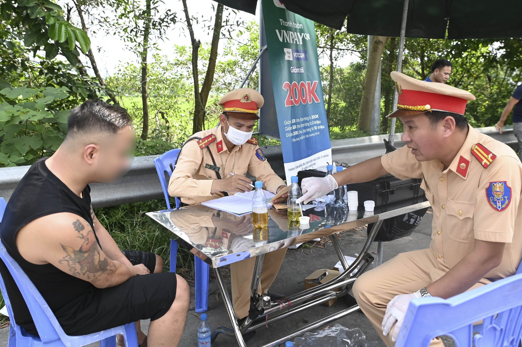 tai xe duong tinh voi ma tuy bi phat hien tren cao toc noi bai  lao cai hinh 1