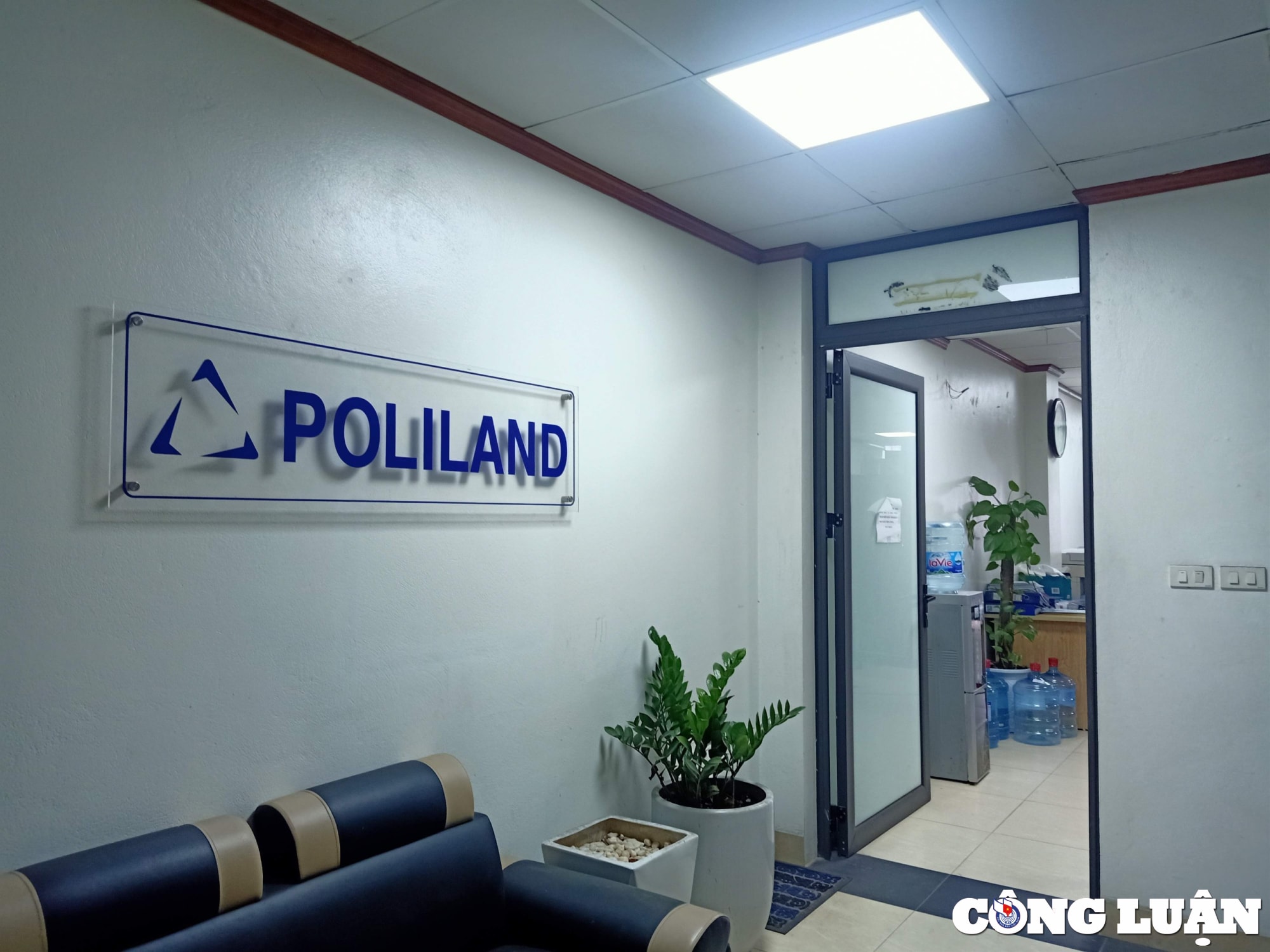 cong ty co phan poliland lien tuc truot thau cac goi lon nho hinh 1