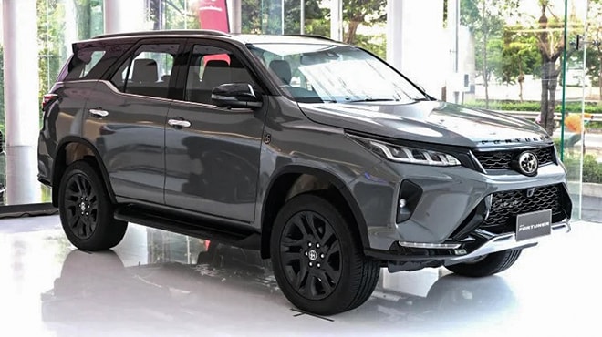 toyota fortuner phien ban ky niem 60 nam co mau xam xi mang doc la hinh 7