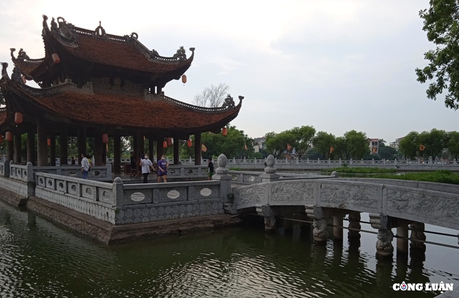 den do chon linh thieng co kinh bac nhat kinh bac hinh 2