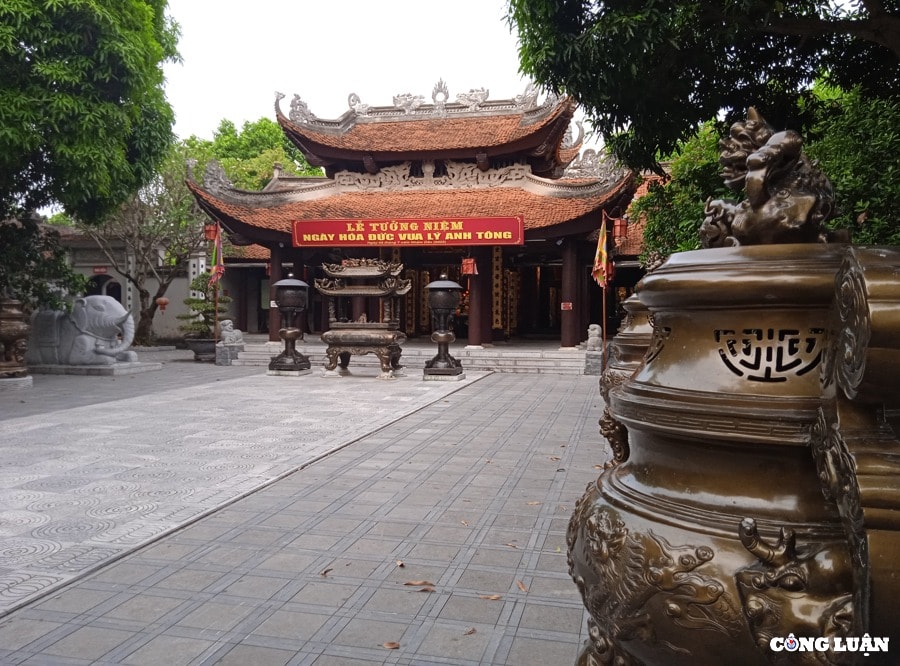 den do chon linh thieng co kinh bac nhat kinh bac hinh 1