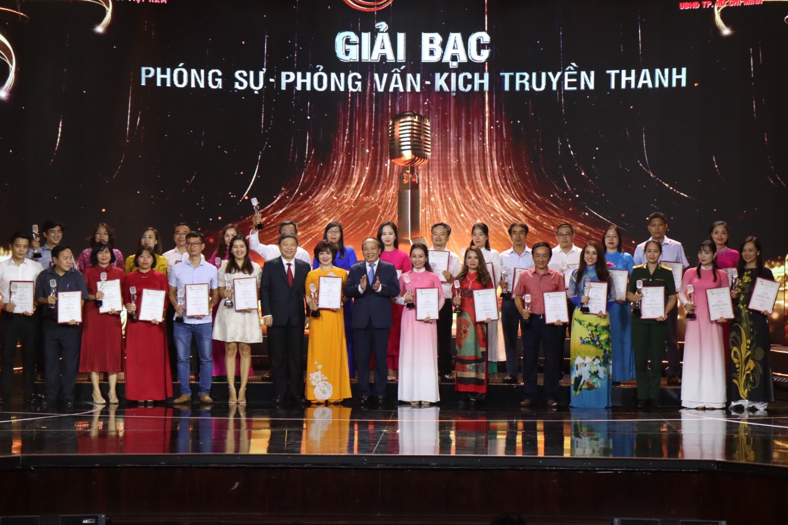 mot ky lien hoan co chat luong vuot troi va nhieu cam xuc hinh 9