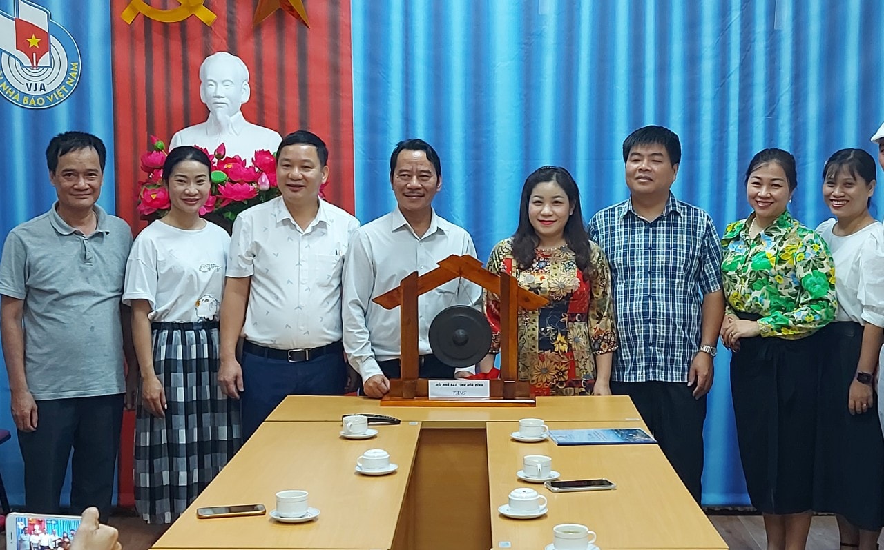 hoi nha bao hoa binh hai phong cung phoi hop giup do nhau cung phat trien hinh 1