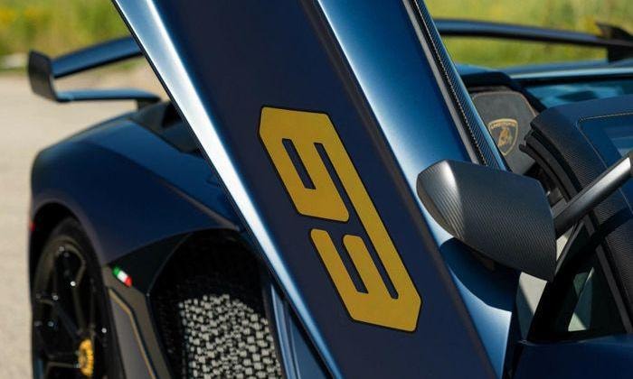 sieu xe lamborghini aventador svj 63 roadster duoc ban dau gia hinh 2