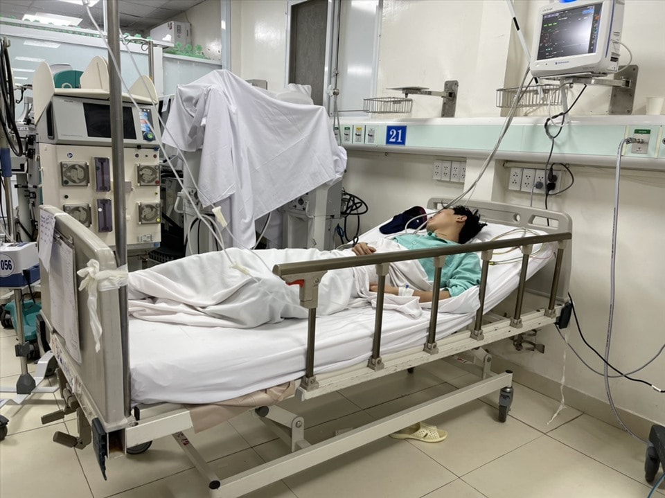vu 8 nguoi bi ngo doc ruou phat nha hang hon 26 trieu dong hinh 1