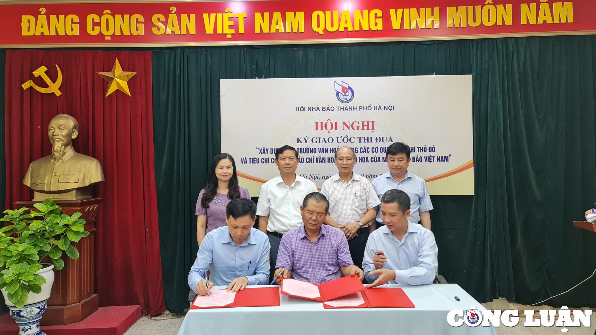 ha noi phat dong phong trao thi dua xay dung moi truong van hoa trong cac co quan bao chi hinh 1