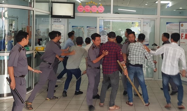 bac si nhan vien y te lien tuc bi hanh hung thua bao luc thieu che tai hinh 3