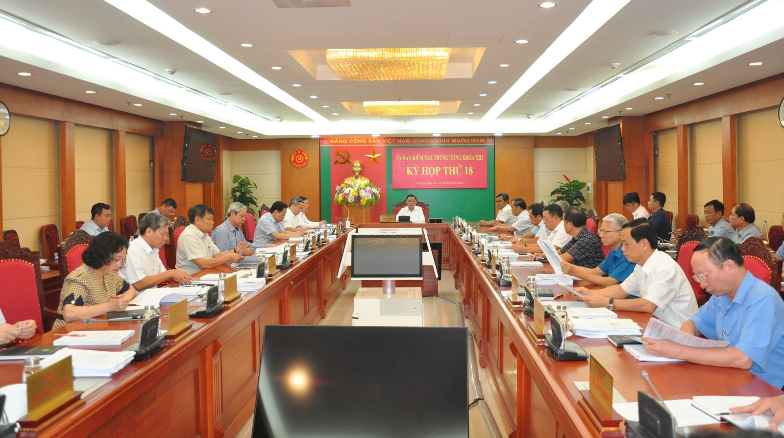 tinh uy kien giang da de xay ra vi pham trong cong tac can bo va quan ly su dung dat dai hinh 1