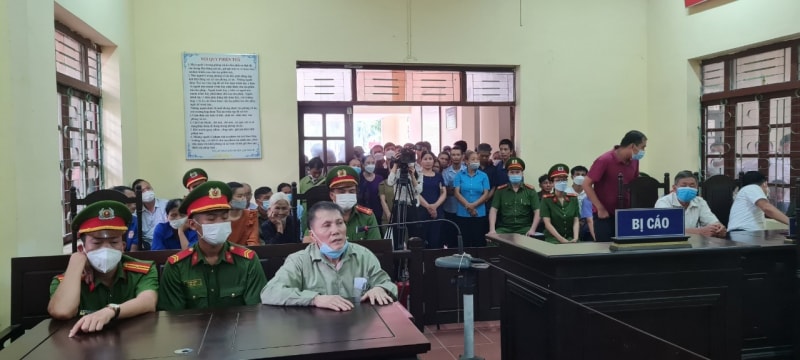 4 nam tu cho doi tuong de doa bi thu huyen uy ep chi tien de rut don to cao hinh 1