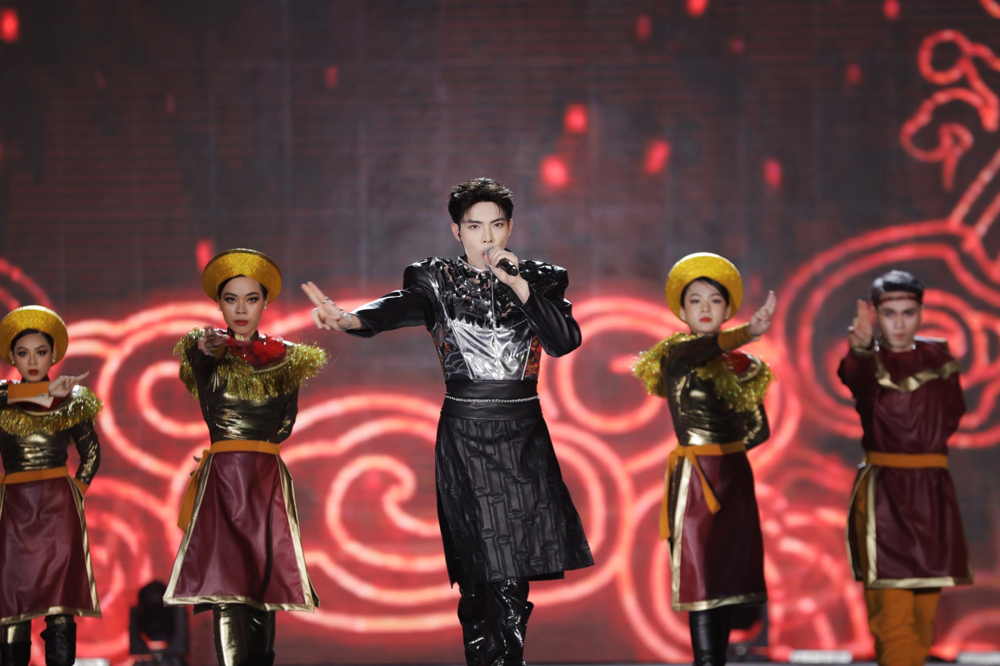huynh nguyen mai phuong dang quang miss world vietnam 2022 hinh 13