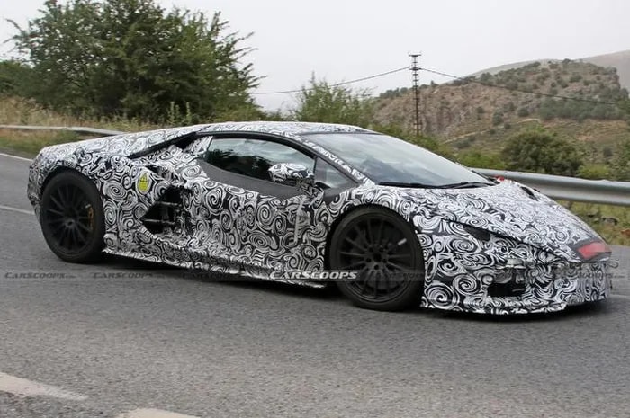 lamborghini aventador 2024 lo hinh anh chay thu hinh 2