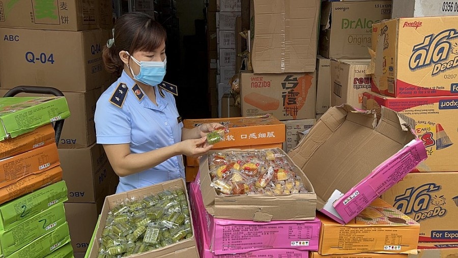 phat hien lo banh trung thu gia sieu re chi 2500 dong chiec tai thu phu banh keo nhai la phu hinh 1