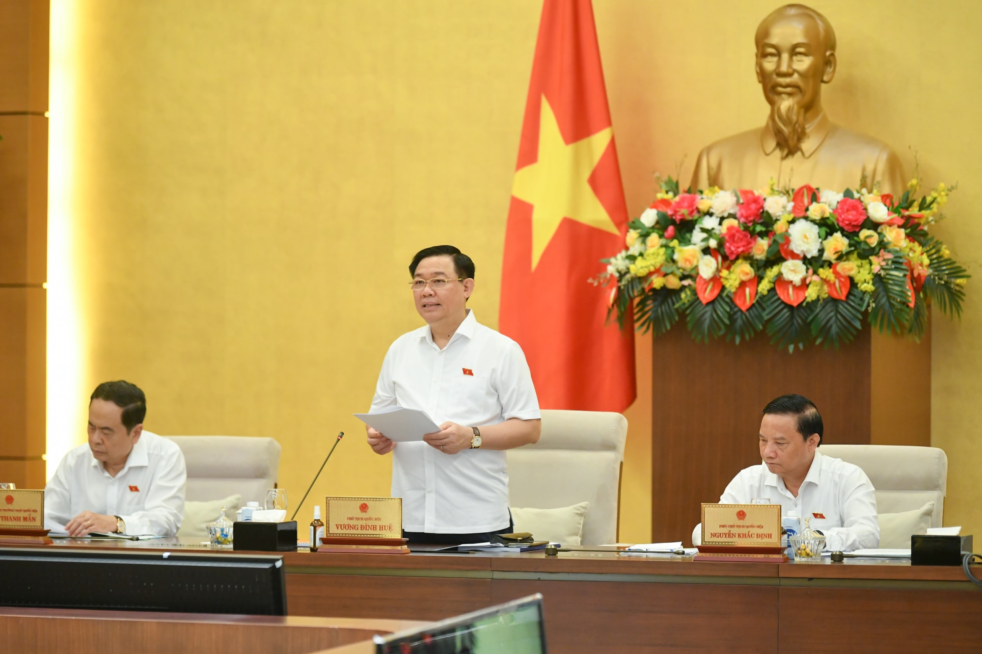 uy ban thuong vu quoc hoi xem xet 11 du an luat phap lenh va nghi quyet hinh 1