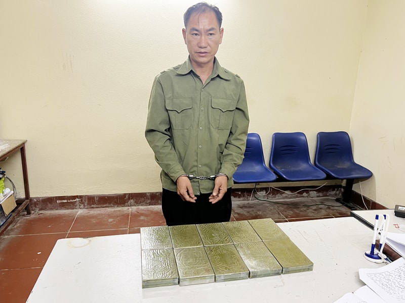 bat giu doi tuong tai son la thu giu 10 banh heroin hinh 1