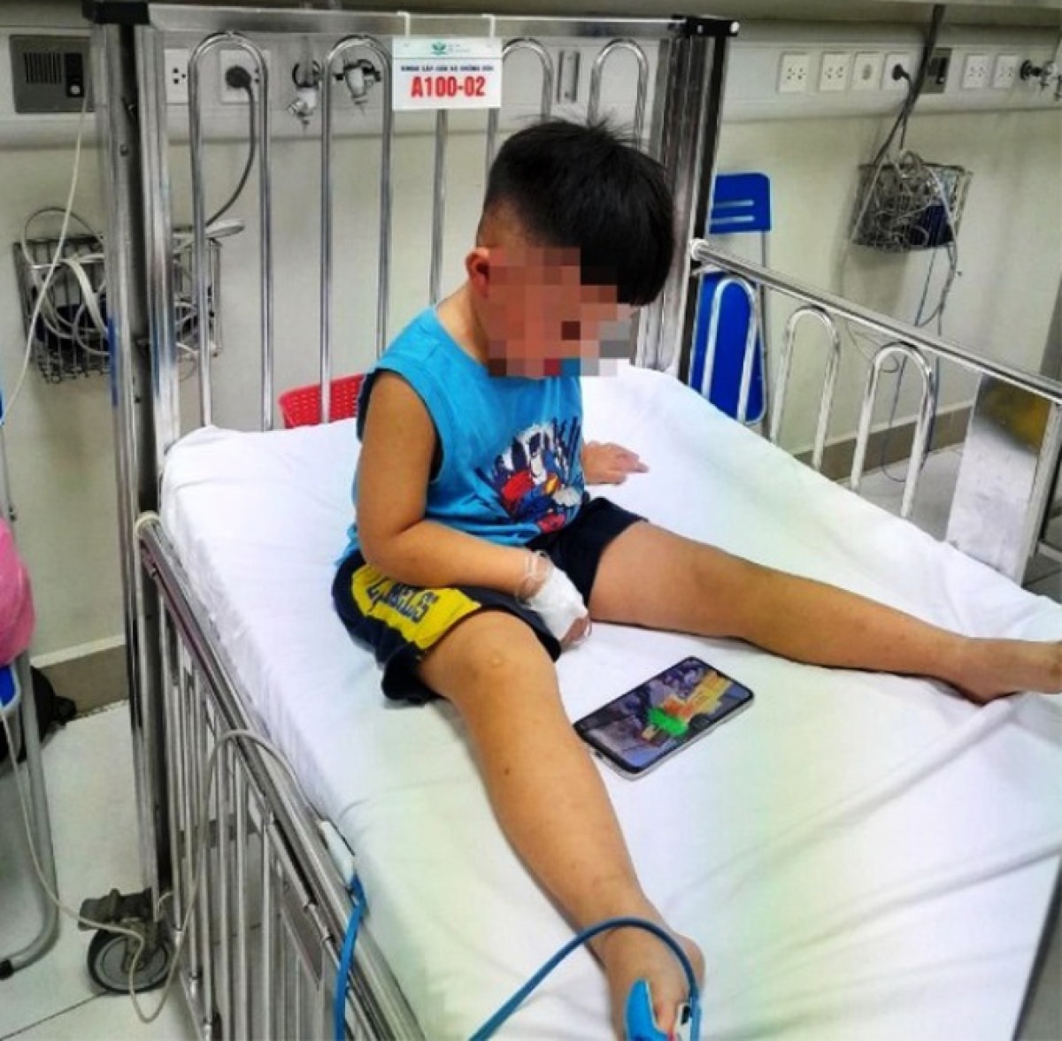 be 3 tuoi bi siet co giau vao tu dong can lam gi de tranh vu viec tuong tu hinh 1
