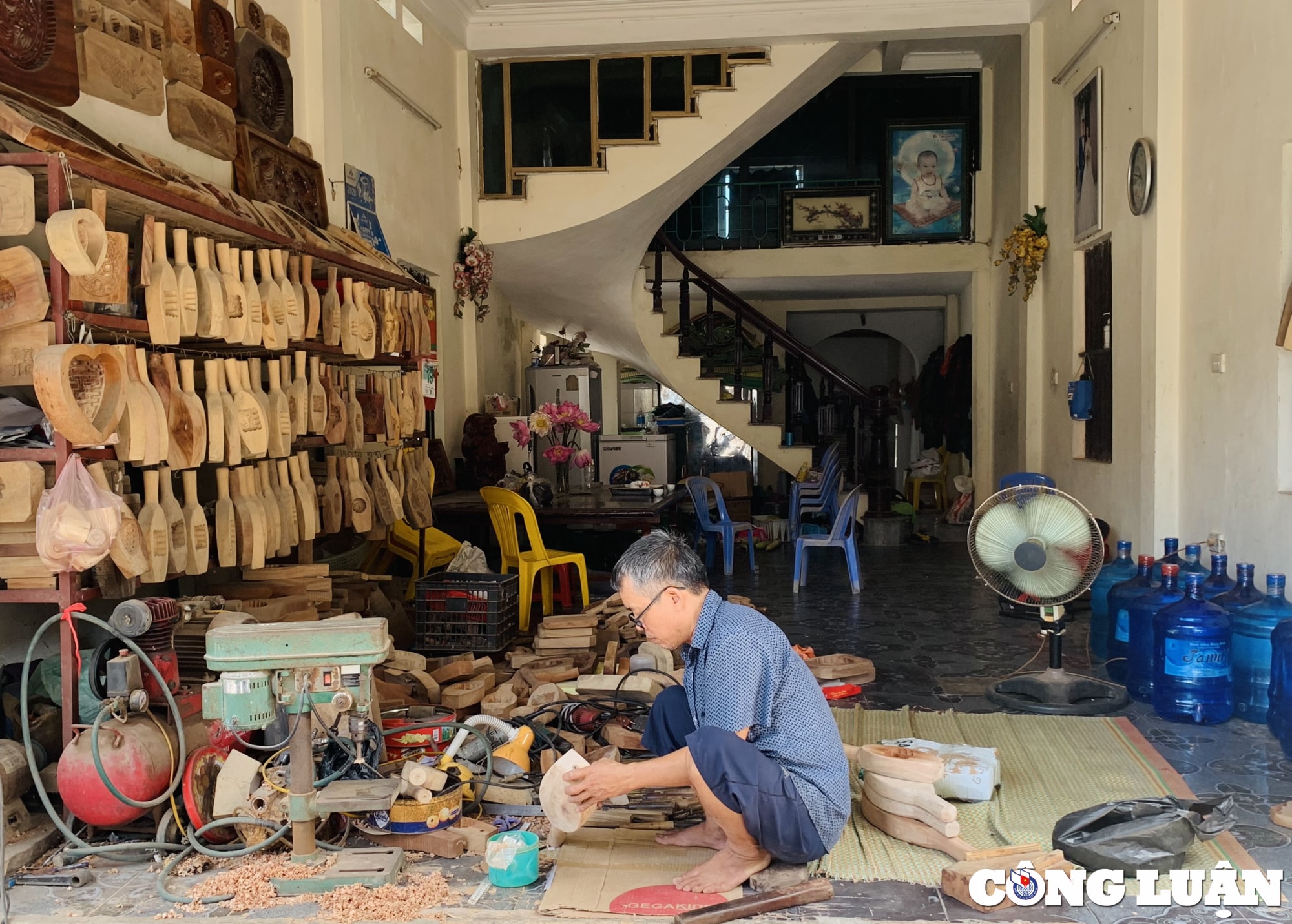 ghe tham nghe nhan lam khuon banh trung thu go cuoi cung o ha thanh hinh 1