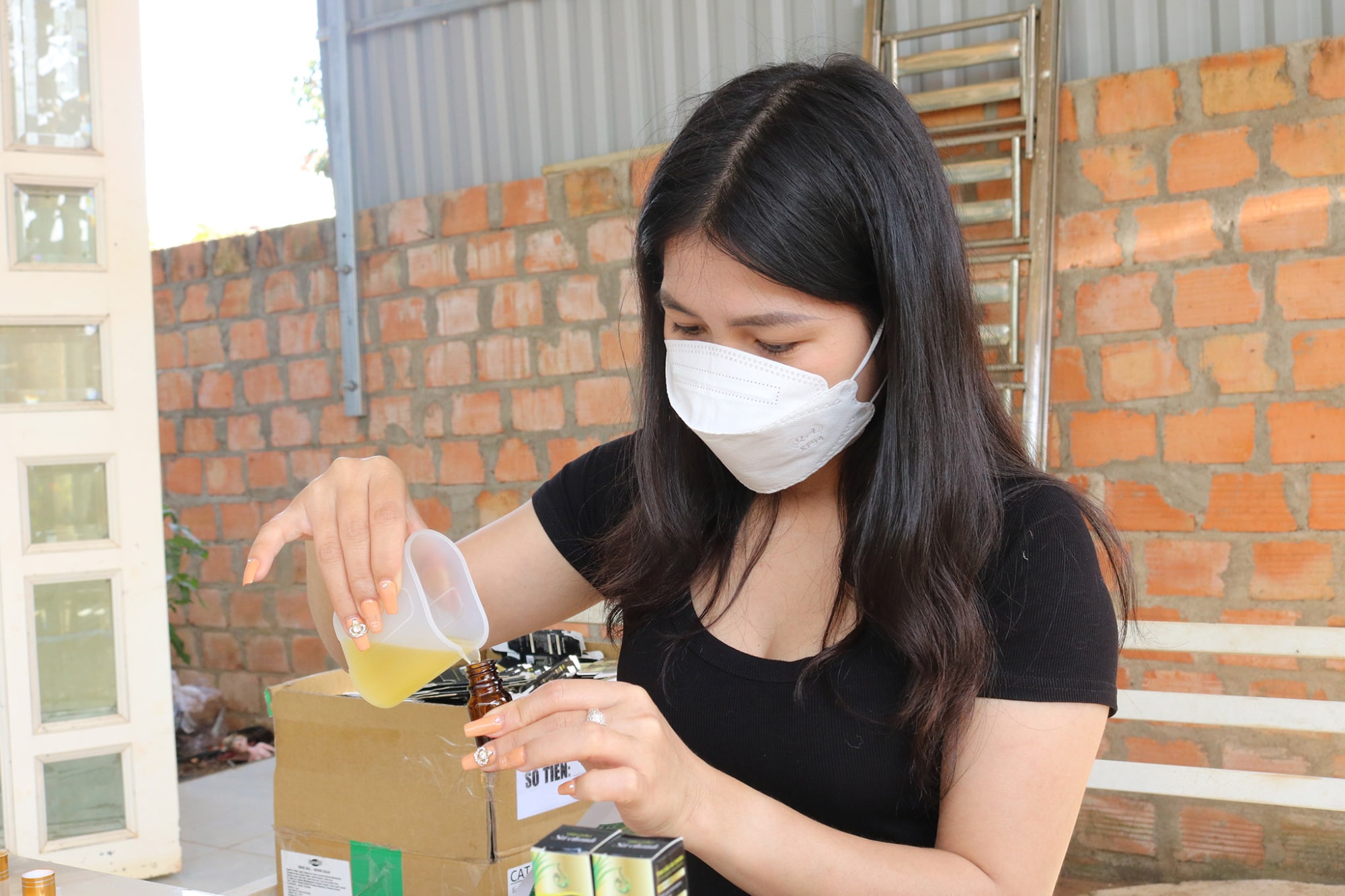 bien cay co thanh tinh dau quy nu giang vien 8x thu 100 trieu dong nam hinh 2