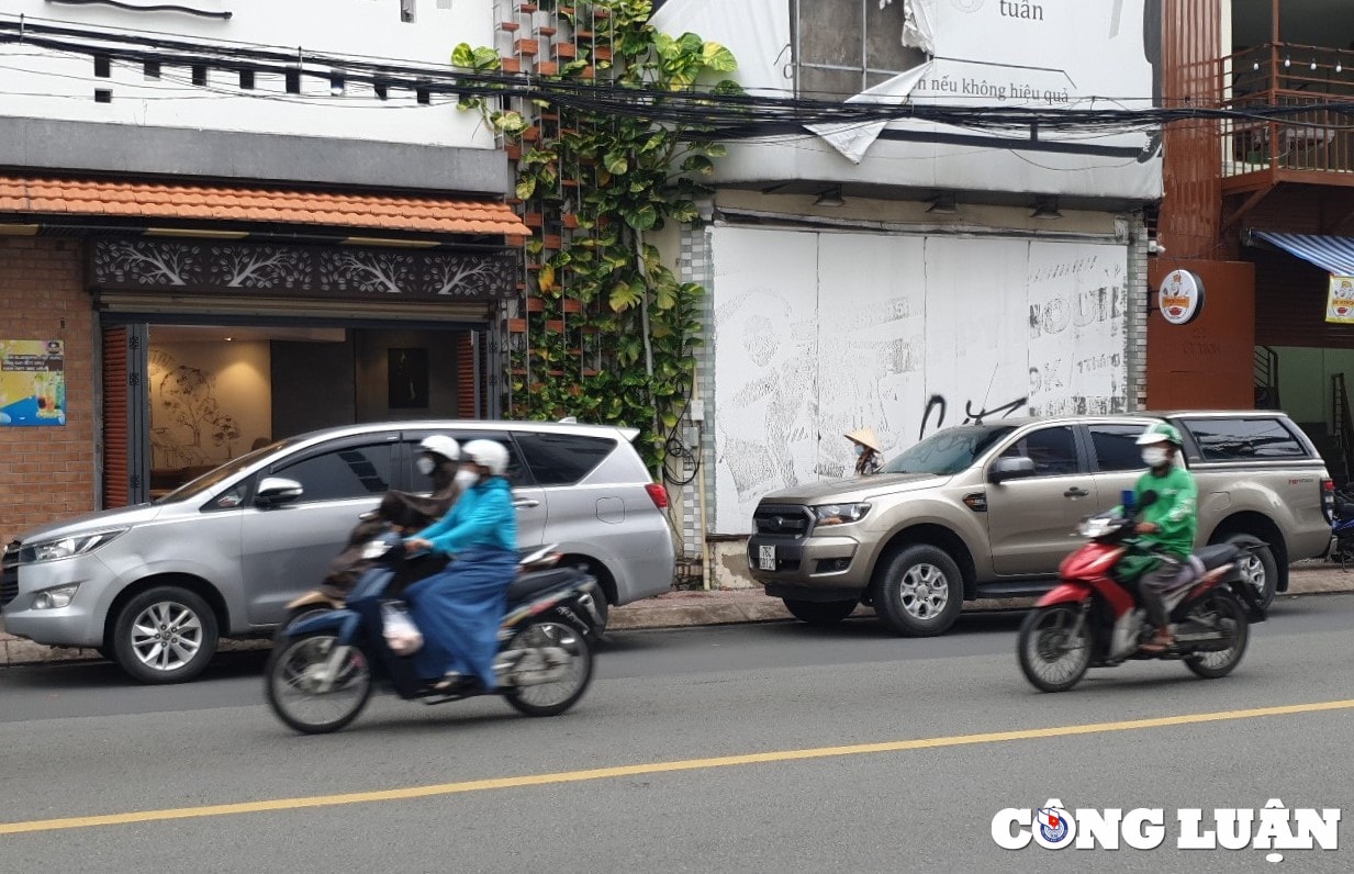 ly giai viec chi di thu phi o to dau duoi long duong ma van lo nang hinh 1