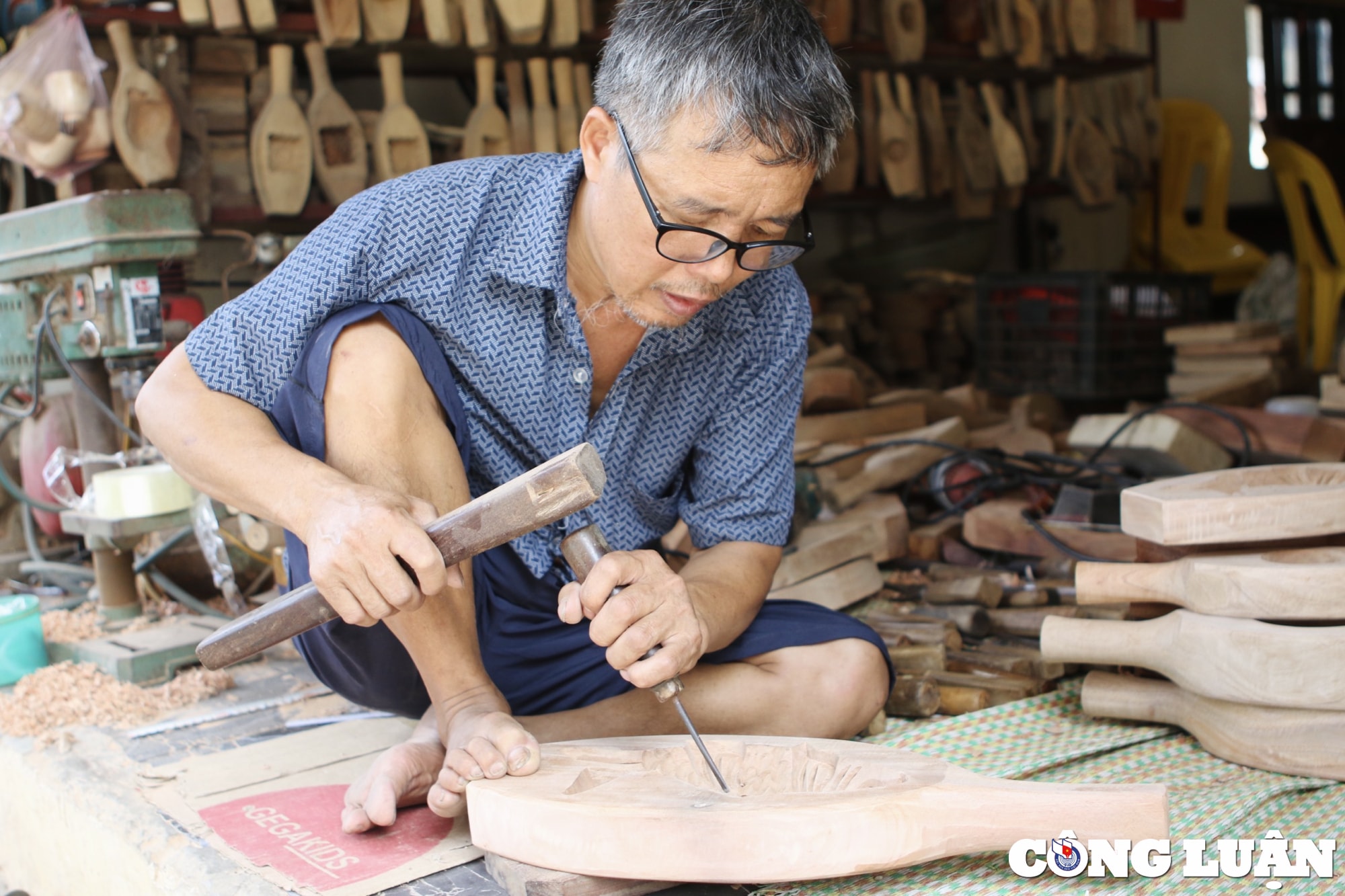 ghe tham nghe nhan lam khuon banh trung thu go cuoi cung o ha thanh hinh 2