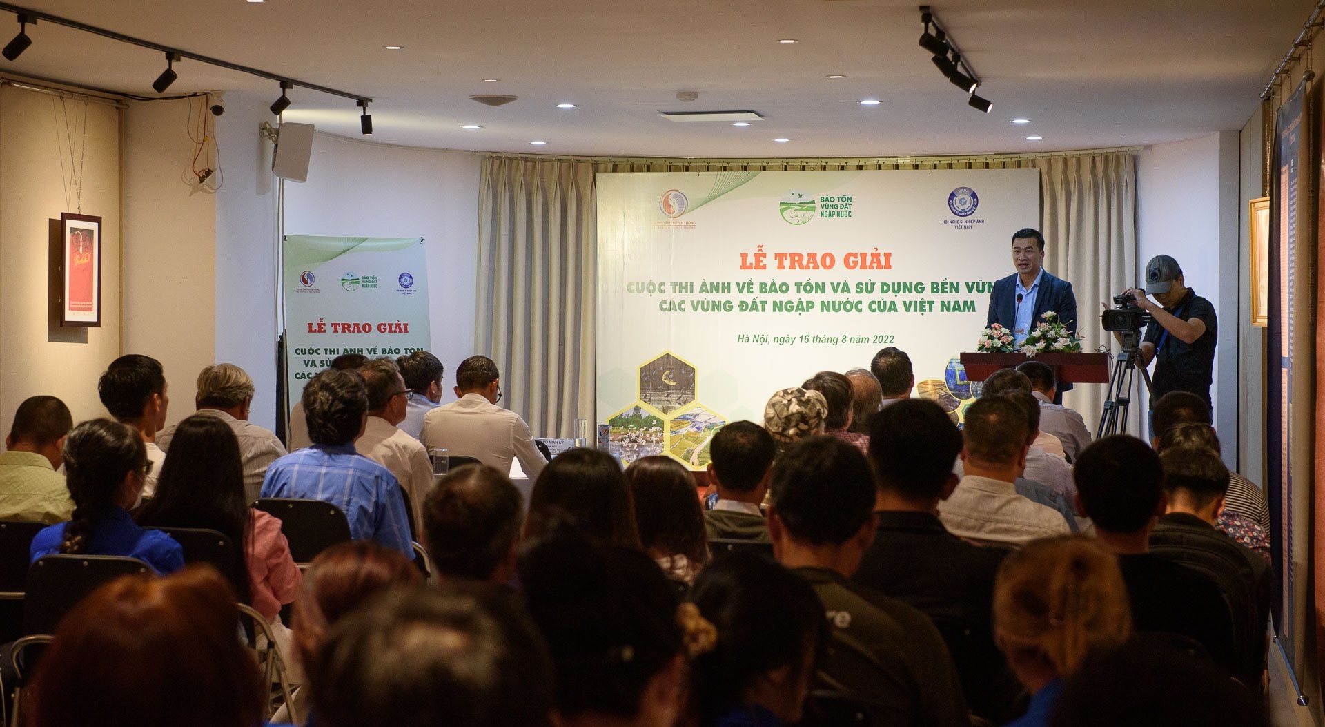 trao giai cuoc thi anh ve bao ton va su dung ben vung cac vung dat ngap nuoc hinh 1