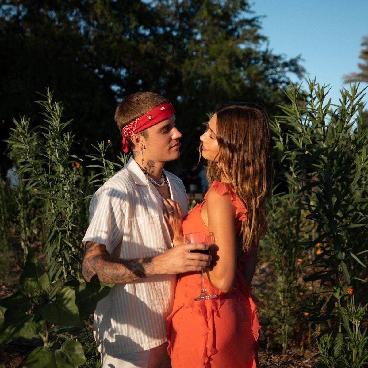 hailey baldwin va justin bieber bao gio muon co con hinh 1
