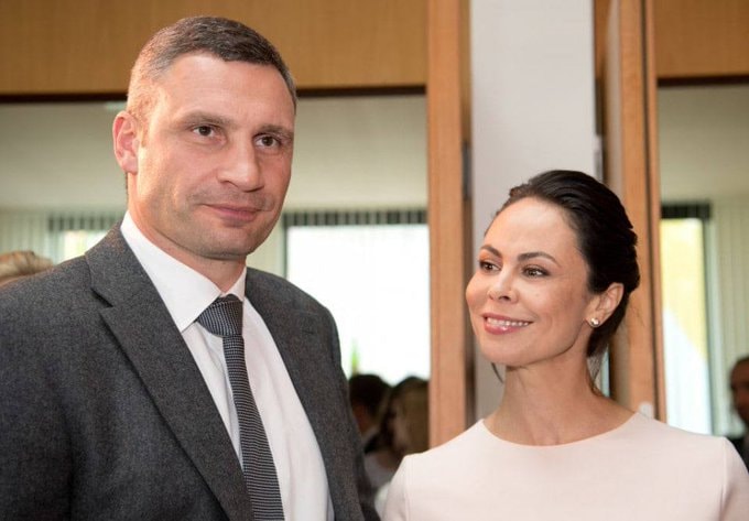 tien sy bua thep vitali klitschko va natalia ly hon sau 26 nam chung song hinh 1