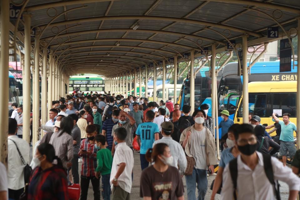 ha noi khong loi dung luong khach tang cao dip nghi le 2 9 de tang gia ve xe hinh 1