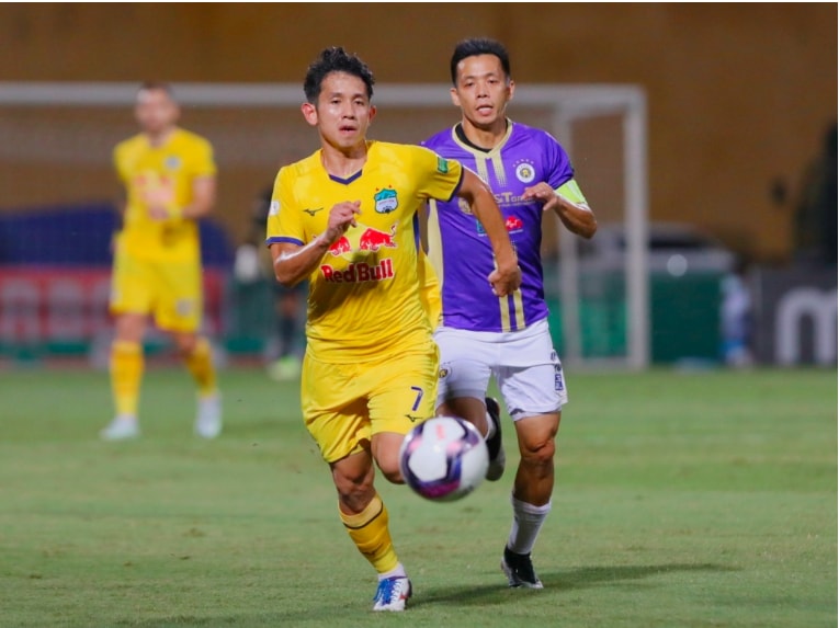 hong duy bi cam ra san o vong 13 vleague 2022 hinh 2