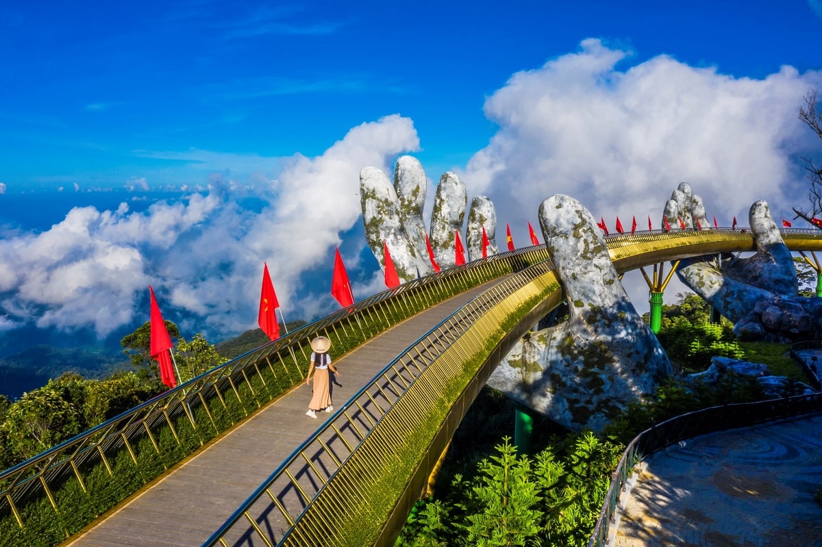 da co luc du lich chay tour nhung vo van thach thuc bua vay hinh 1