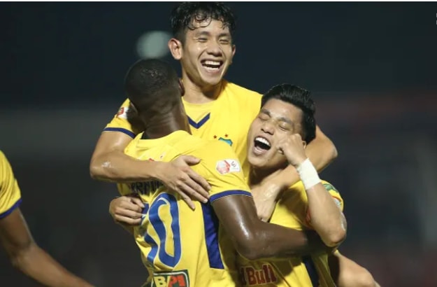 hong duy bi cam ra san o vong 13 vleague 2022 hinh 3