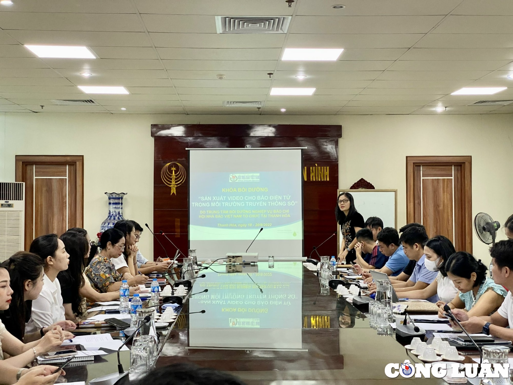 thanh hoa khai giang khoa boi duong san xuat video bao dien tu cho cac phong vien hinh 1