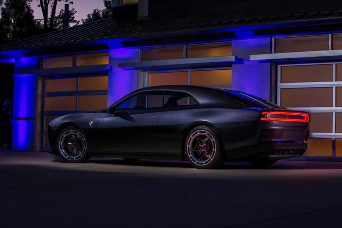 dodge charger daytona srt tuong lai cua xe co bap thuan dien o my hinh 3
