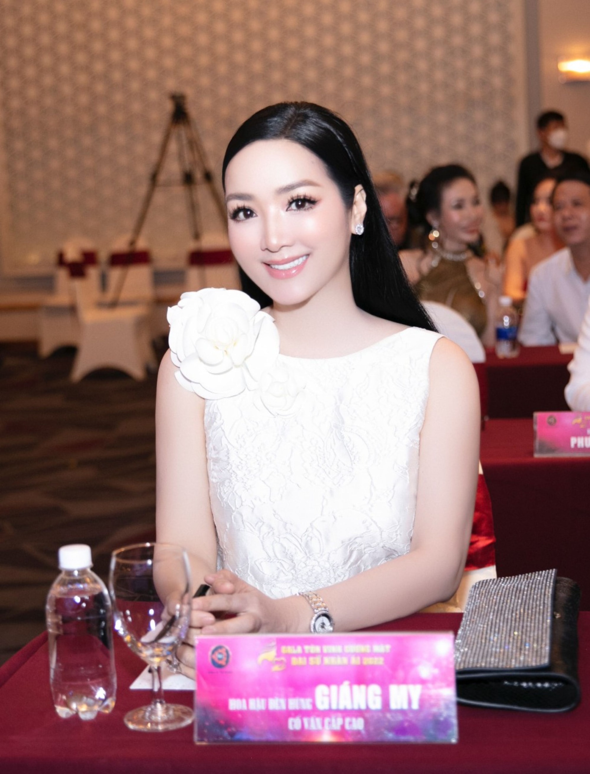 hoa hau den hung giang my lam giam khao cuoc thi hoa hau quy ba viet nam 2022 hinh 4