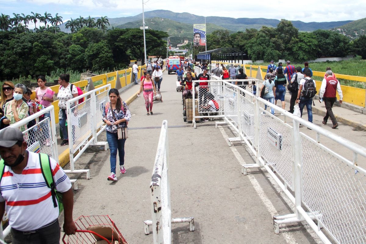 colombia venezuela lam viec de mo lai bien gioi hinh 1