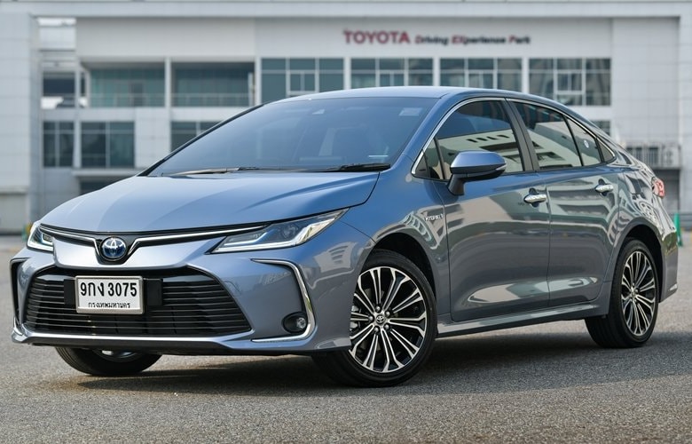 toyota corolla altis 2022 nang dong va tre trung hinh 1