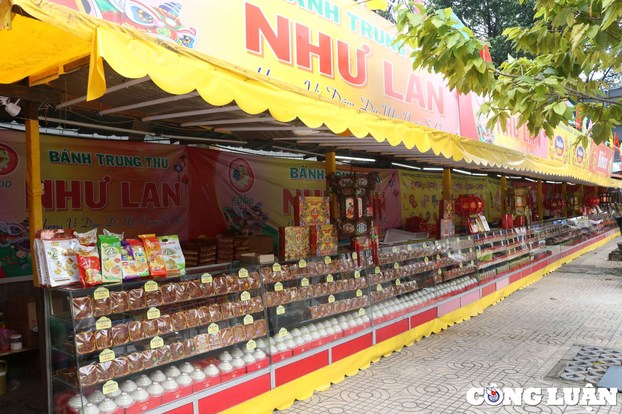 tp hcm banh trung thu tang gia nguoi ban vua mung vua lo hinh 1